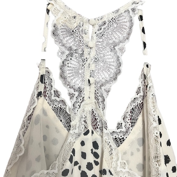 White Animal Print Lace Top with Racerback and Buttons - Picture 5 of 5